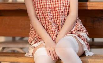 裸足调皮：Bangni邦尼写真里的真实与俏皮