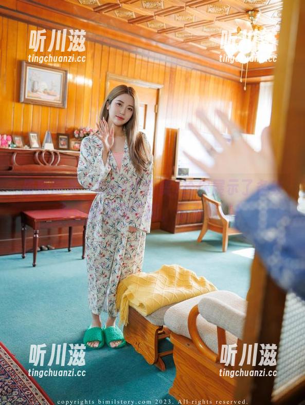 最新图集：Bomi(普美)给你展示了条纹女仆的无限可能，快来瞧瞧！
