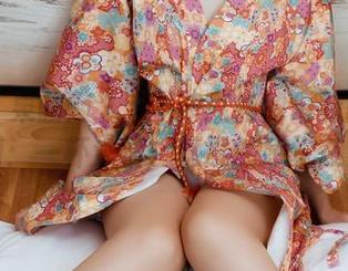 GIRLT果团网 – 龚玥菲空姐的最新咖啡时光套图：一杯浓情，朦胧的感觉在那儿…