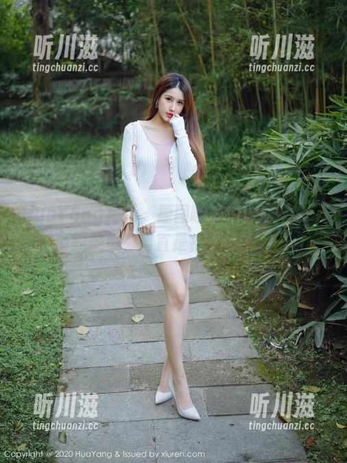 HuaYang花漾-小海臀Rena HuaYang花漾 - 原图曝光!小海臀Rena的美脚,简直是拖鞋的杀手!