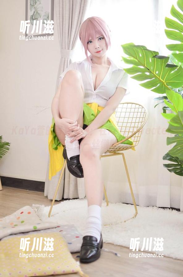 KaYa萱的写真资源：在FernSweater里偷得一丝懒散？