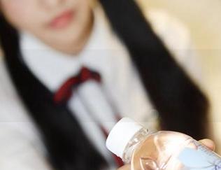 MyGirl美媛馆 – 泳池里的Carina梦绮：无圣光的魅惑套图，光影交错