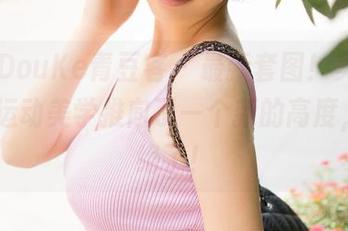 QingDouKe青豆客 – 最新套图！美昕Yumi把运动美学推向了一个新的高度，简直绝了！