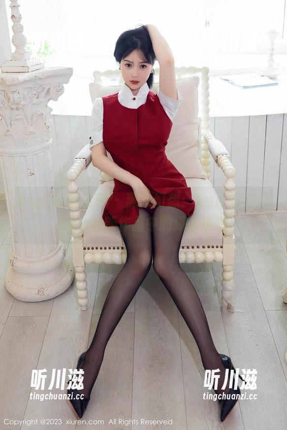 Xiuren秀人网-Egg-尤妮丝Egg Xiuren秀人网 - 黑色幻想:Egg-尤妮丝Egg最新作品中的深邃诱惑