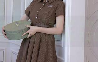 Xiuren秀人网 – 最新可乐Vicky少女写真：她的目光似乎透过了万物
