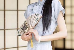 Xiuren秀人网 – 全套作品里的小狐狸Sica：灰丝之间的淡淡幽香
