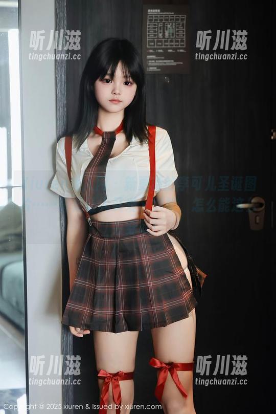 Xiuren秀人网 - 新更新的李可儿圣诞图片……真是让人又爱又嫉妒，怎么能这么会穿呢！