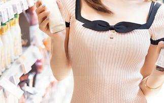 Xiuren秀人网 – 沐娜娜的油亮朝圣：写真套图里的诱惑