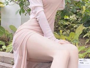 Xiuren秀人网 – 王俪丁小宝贝连衣裙写真：这裙子太抢镜，我都心虚了！