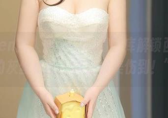 Xiuren秀人网 – “高清图库解锁西希白兔的灰丝秘密，真是被美伤到！”。