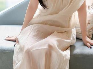 YouMi尤蜜荟 – 套装写真秀：Angela小热巴的每一眼都是绝对的吸引力！