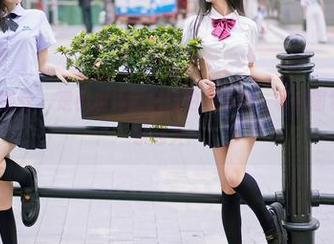 YouMi尤蜜荟 – 是小逗逗教你自拍新姿势：私房图包大放送，乐翻天！