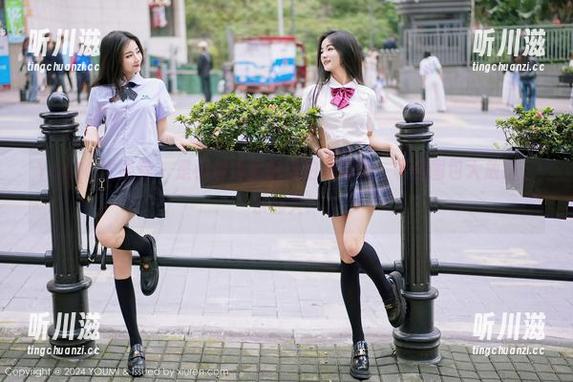 YouMi尤蜜荟 - 是小逗逗教你自拍新姿势：私房图包大放送，乐翻天！