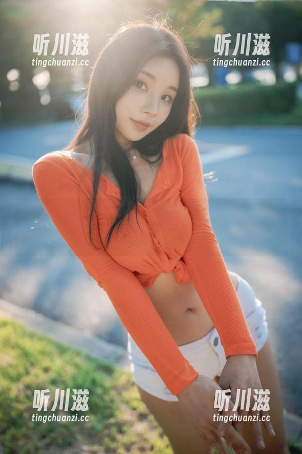 别再犹豫了！来看看Zzyuri在线写真集–圣光中的粉色万圣节！