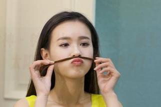 克拉女神 – 钟淇比基尼在线，感觉就像被太阳亲吻，真是太爽了！