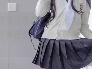 兔玩映画的红色吊带裙写真合集，确保你每一分钟都在想：这裙子能把我照得多好看？