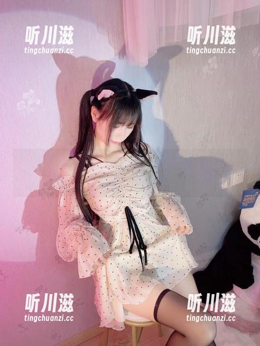 微密圈 - 精选美图大揭秘——十万口草莓粥粥在浴缸里的超可爱瞬间！