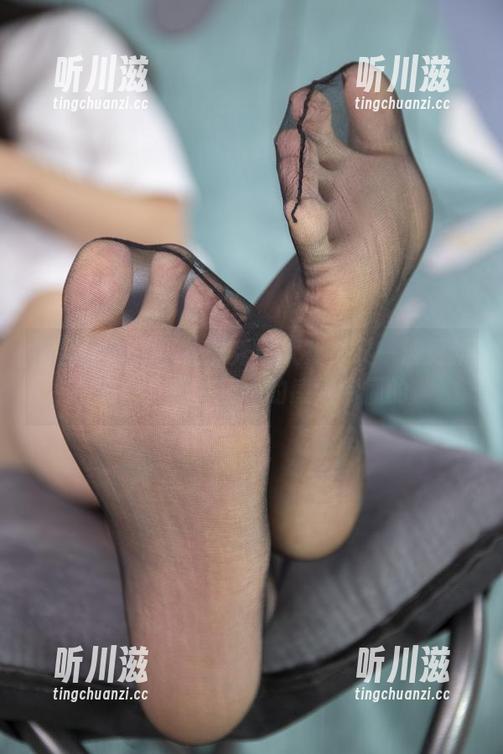 南国足艺-小花 南国足艺 - 小花的秀脚大赛!又一波更新套图来袭,挠心的感觉你懂的