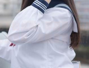 课后日光下的妩媚：喵糖映画制服美眉的私房写真，氛围这般清新！