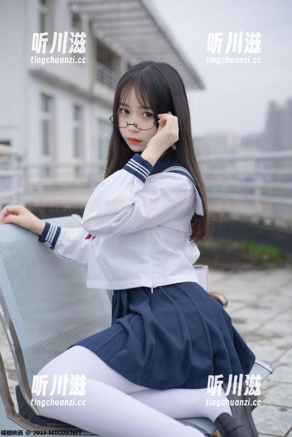 喵糖映画 课后日光下的妩媚:喵糖映画制服美眉的私房写真,氛围这般清新!