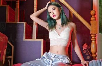 嗲囡囡 – 在张雨萌的白衬衫里游走：那些让人忍不住再看十遍的照片合集