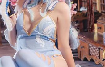 这套写真太有玩味了，墨玉M的妹妹简直就是小魔女！
