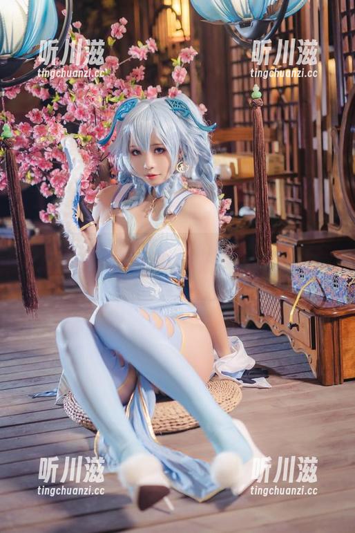 这套写真太有玩味了，墨玉M的妹妹简直就是小魔女！