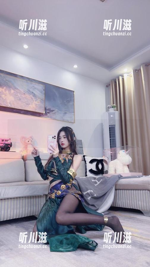 免费套图：探秘小小奶瓶儿的修女魅力，真是让人惊喜！