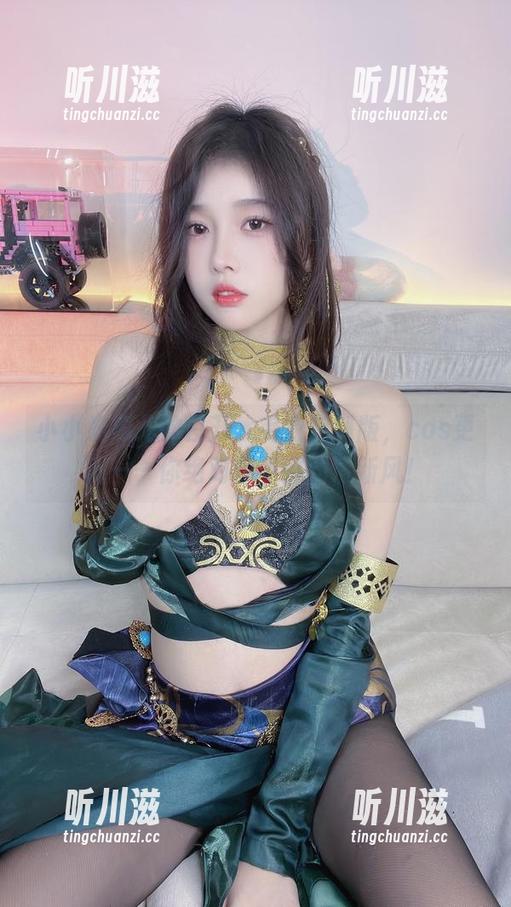 小小奶瓶儿的白开水毛衣定制版，cos更新——你绝对想不到的清新风！