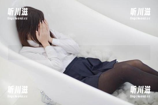 少女秩序 - 跟着晞可分享她的长腿写真集，准备好被震撼了吗？