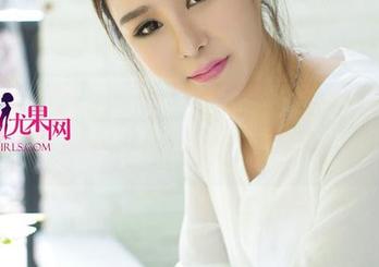 尤果网 – 在曼曼的JK写真中，那个温柔的午后光线让我醉了……