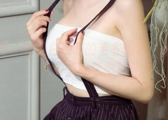 尤果网 – 精选白熙萌的毛衣图集：萌得让人有点心慌意乱