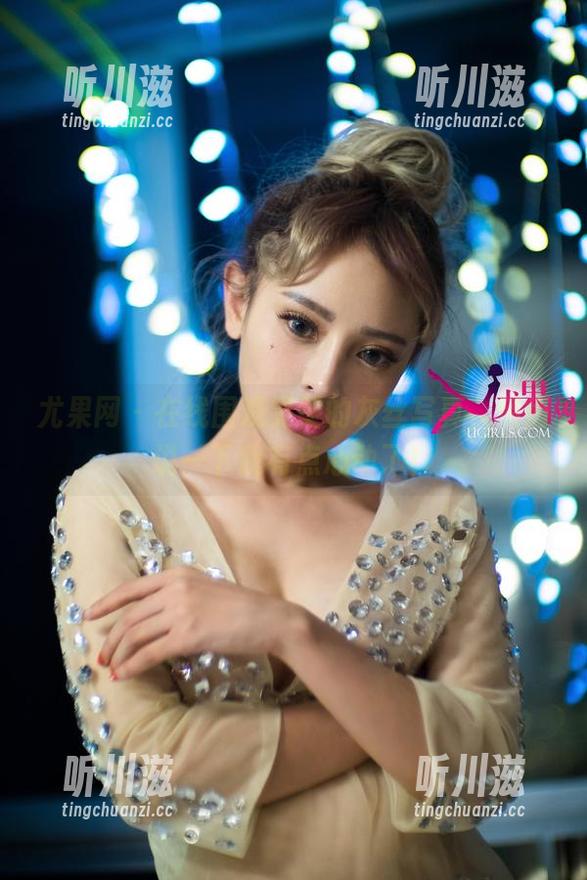 尤果网 - 在线围观雯雯的灰丝写真，悄悄说一下我有点心动了！