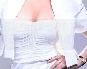 推女郎 – 探秘Yu佳妮的粉色幻想：原图和作品，哪个更能打动你？