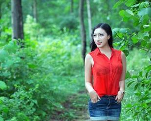 推女郎 – 连欣的旗袍秀：除了上衣还有满满的网盘合集等你来挖掘