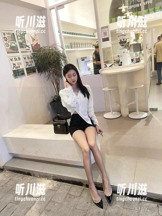 是小逗逗 微密圈 - 当是小逗逗遇上夏日,私拍套图中藏着几分懒洋洋的微风和四分之一的日晒。