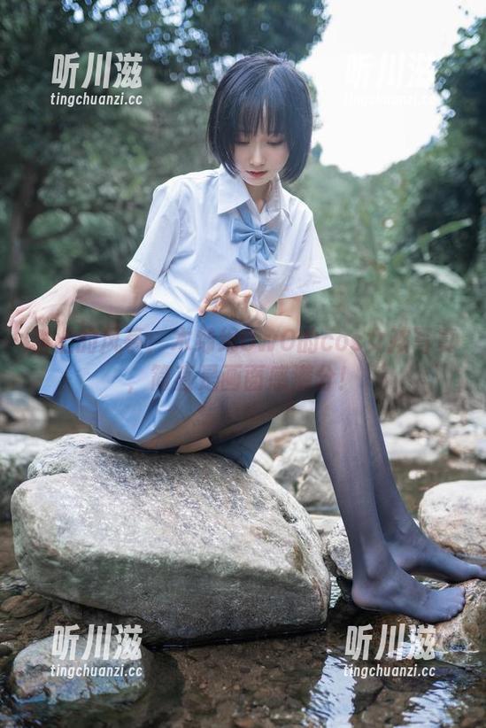 树上的风筝：木绵绵OwO的cos女孩写真，简直是画面感满分！
