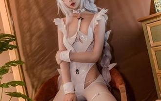 网盘中的惊喜！杏仁曲奇的眼镜娘高叉女仆写真，让我一键入迷！