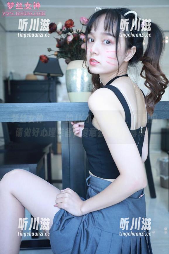 梦丝女神 - 玥玥的JK小女神图包，下载前请做好心理准备，爱意会溢出屏幕来！