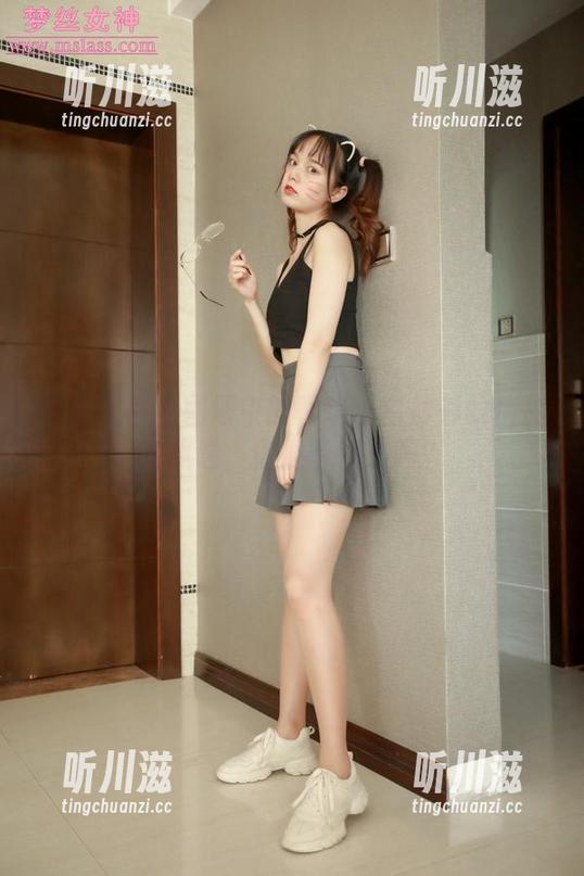 梦丝女神-香琪 梦丝女神 - 图册中的香琪:白衬衫的俏皮与飘逸,你准备好了吗?