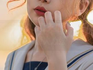 关于梨瑾瑾和她的夏天福利，图片简单，却撩人心弦