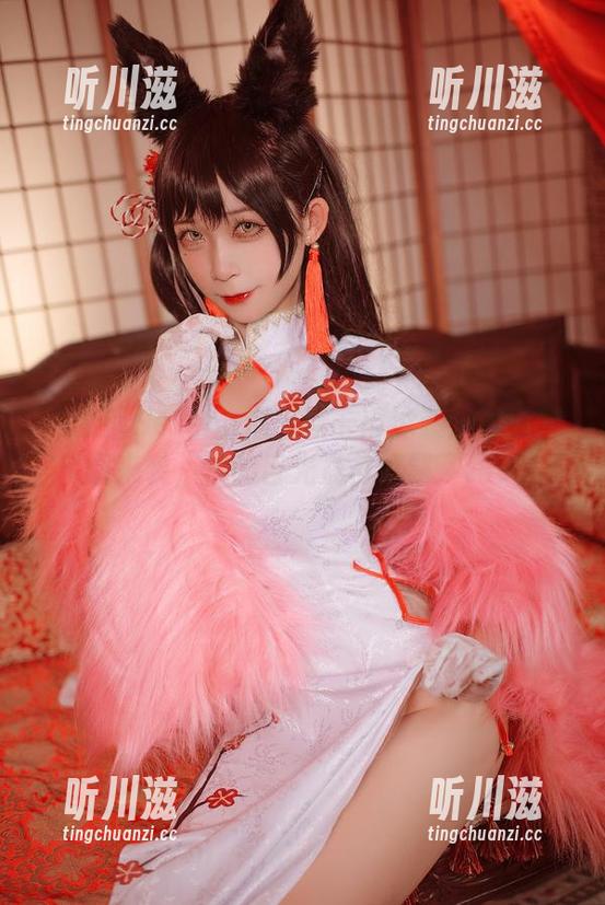 当樱落Selena遇上斯卡蒂泳装：最新套图来袭，你的目光准备好飘了吗？