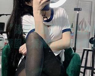 微密圈 – “汤圆可甜了”骄傲出击：皮衣私房原图，满满的性感与甜蜜。