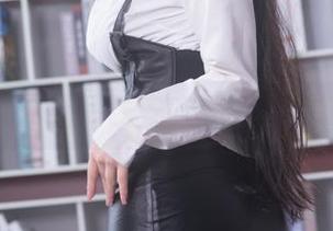 隐秘的美：细品浅安安和服下的高清图片