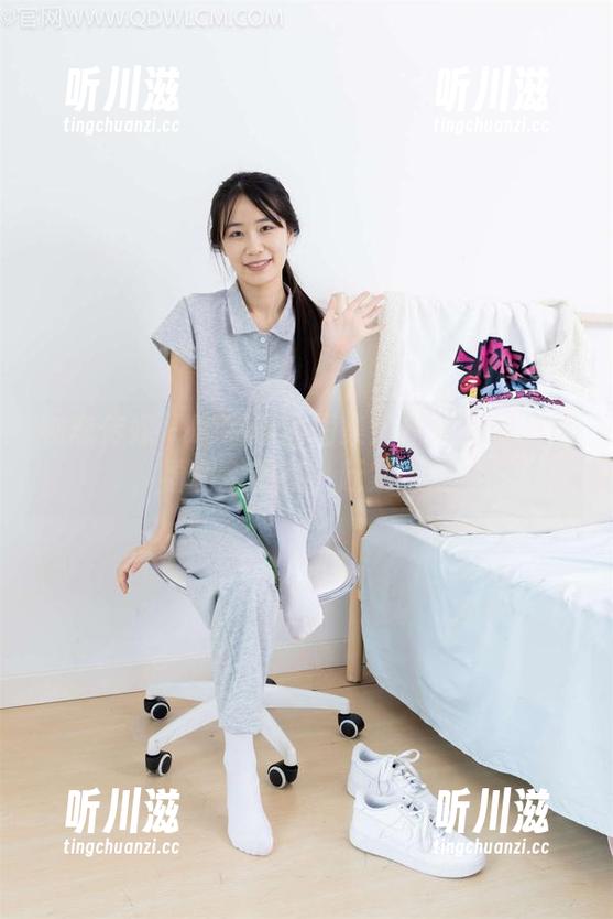 物恋传媒 - 嘟嘟泳池图集：从水面到心里，福利全都有，赶紧围观！