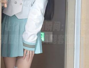 秀人网 – 让你心动的瞬间：Cris_卓娅祺的空乘制服和黑丝美腿套图即刻下载！