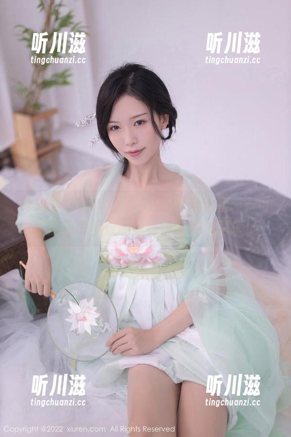秀人网-lingyu69 秀人网 - Lingyu的内衣写真焕新——可能这是我见过的最有创意的挡雨伞!