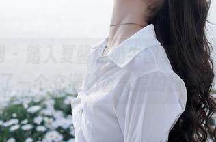 秀人网 – 踏入夏馨瑶奶牛图集，感觉像是掉进了一个充满奶香气息的粉色梦境。