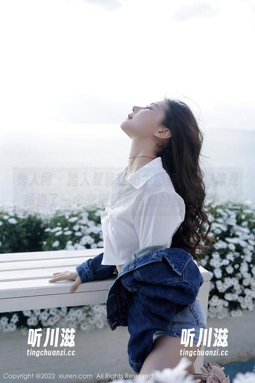 秀人网-夏馨瑶 秀人网 - 踏入夏馨瑶奶牛图集,感觉像是掉进了一个充满奶香气息的粉色梦境。