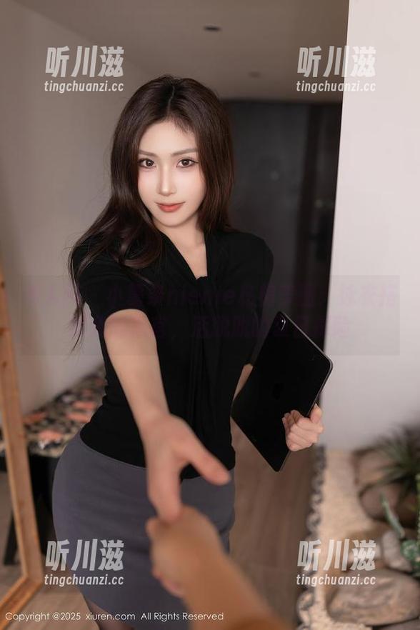 秀人网 - 小薯条nienie私房美图：泳衣搭配我的感官，活脱脱的夏日探险